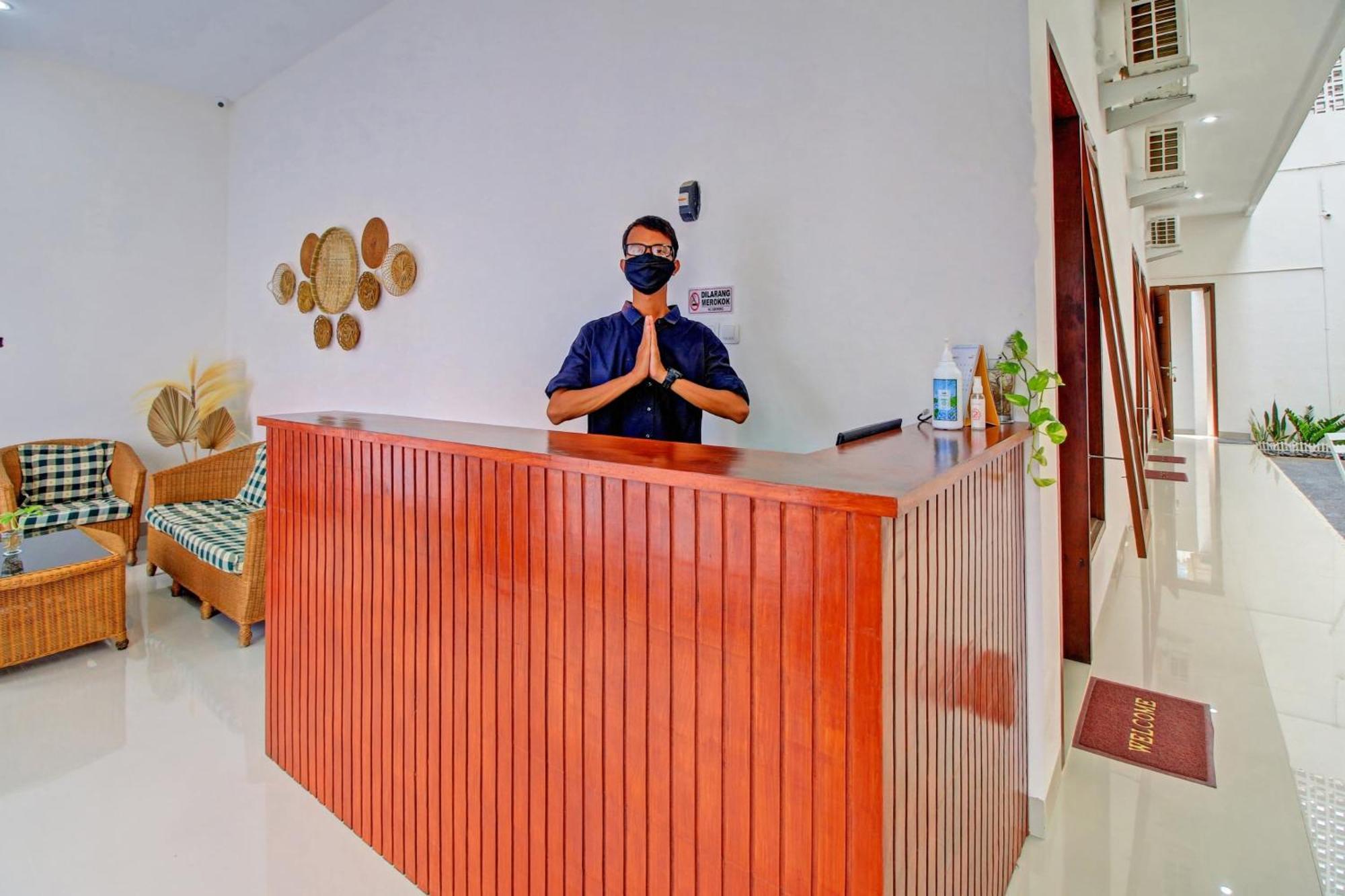 Oyo 90820 Madania Guesthouse Syariah Mataram Buitenkant foto