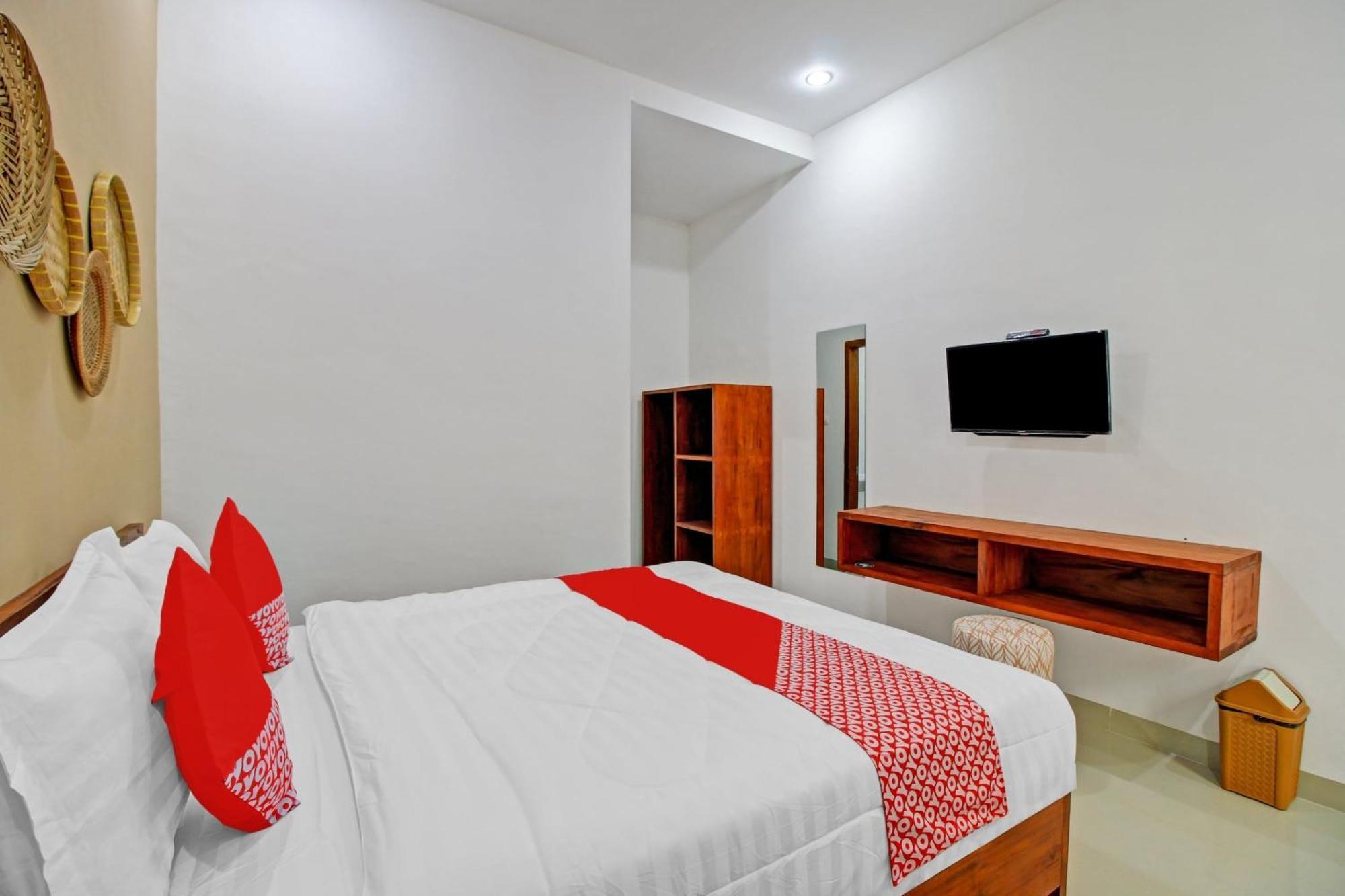 Oyo 90820 Madania Guesthouse Syariah Mataram Buitenkant foto